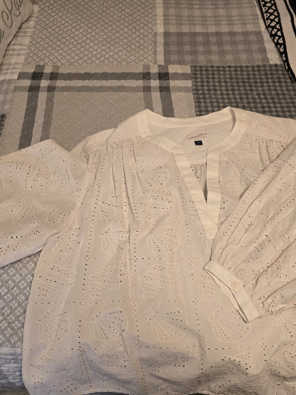 Universal Thread White Eyelet Split-Neck Peasant Blouse